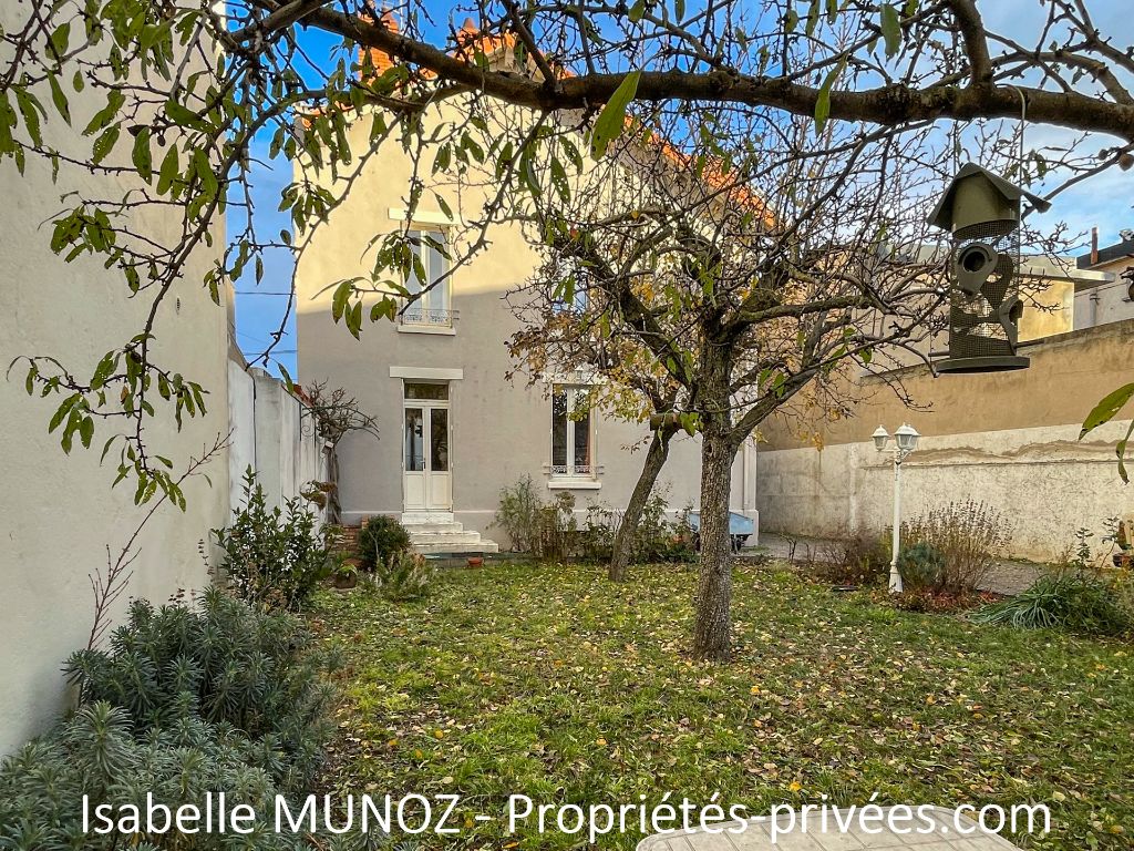 Clermont Ferrand, maison des années 30,  F6  environ 144m2 sur jardin