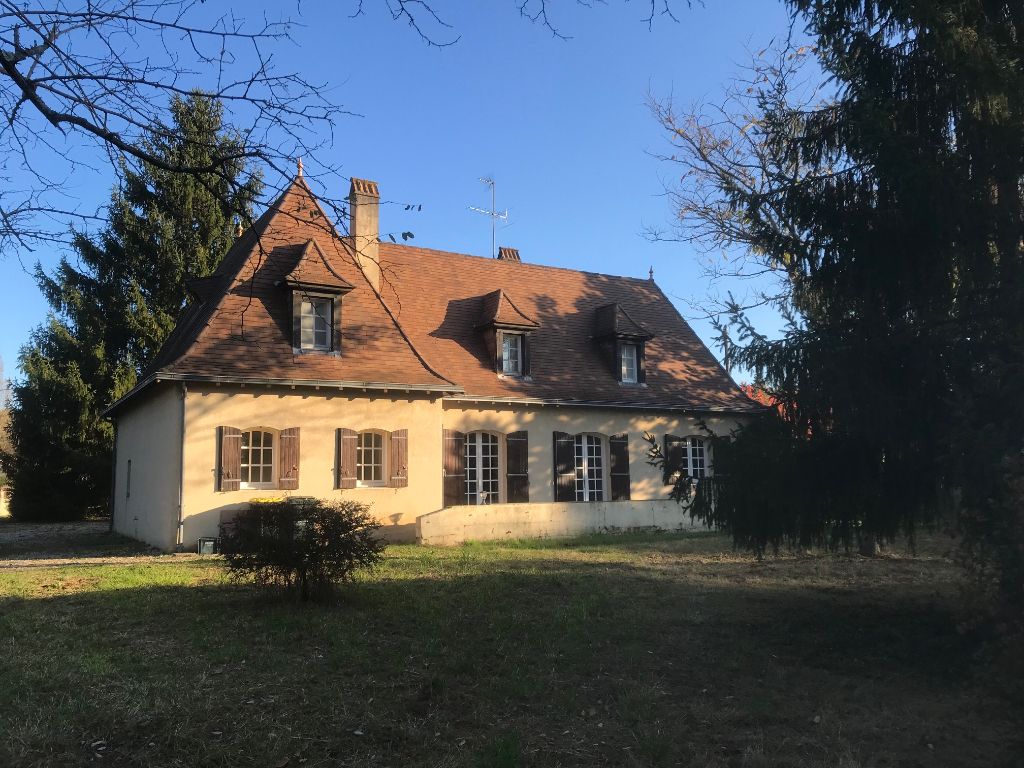 Jolie maison traditionnelle de 4 chambres sur 5500m2 de terrain