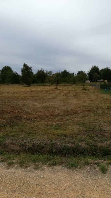 Terrain constructible et viabilisé 1207 m2 SOUS COMPROMIS