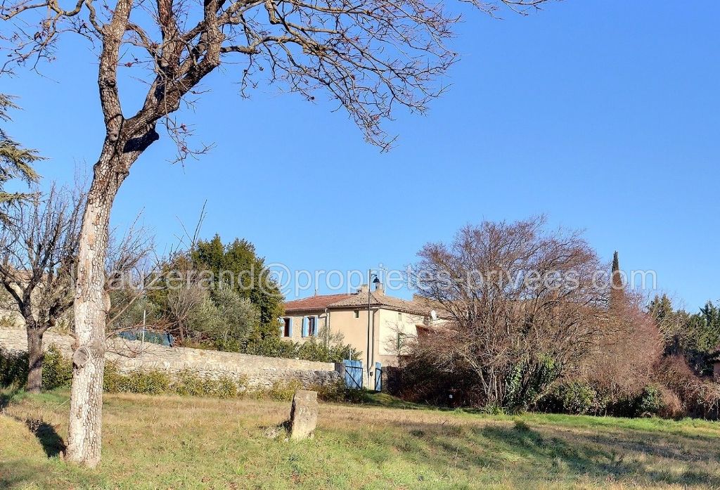 A 12 km d'Uzès, maison de village restaurée