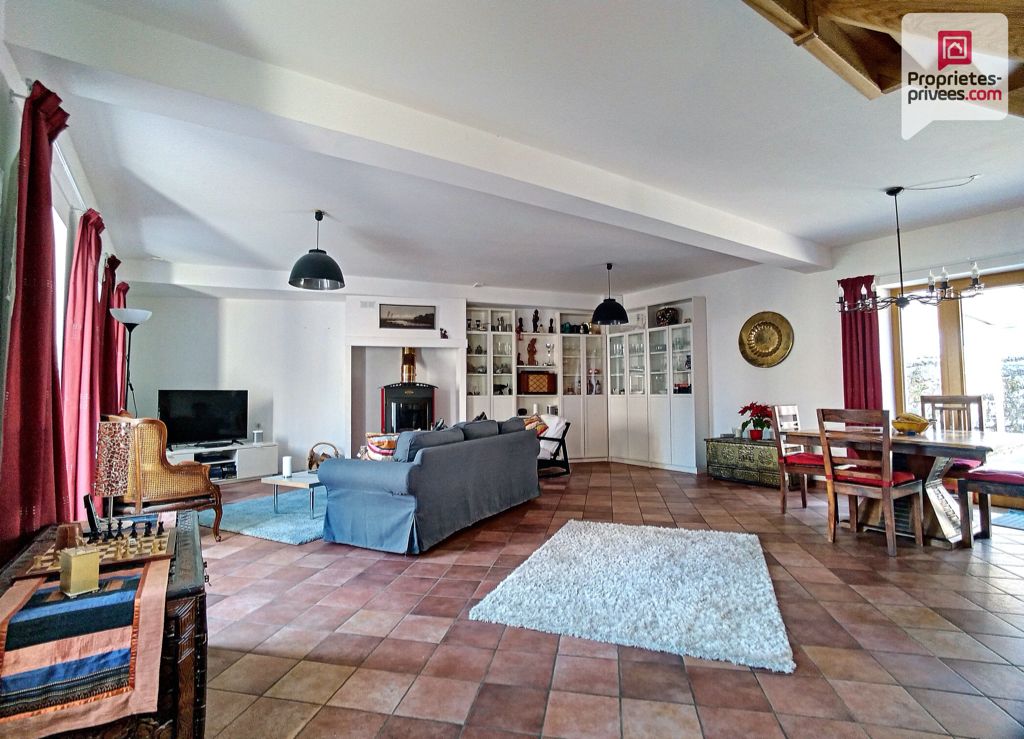 Maison en pierre 6 pièces avec jardin à Collonges (01550) - 182m2 - 665 000