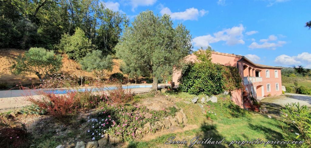 Villa 240 m² habitables - 5 chambres - piscine - 1 hectare de bois et prairie