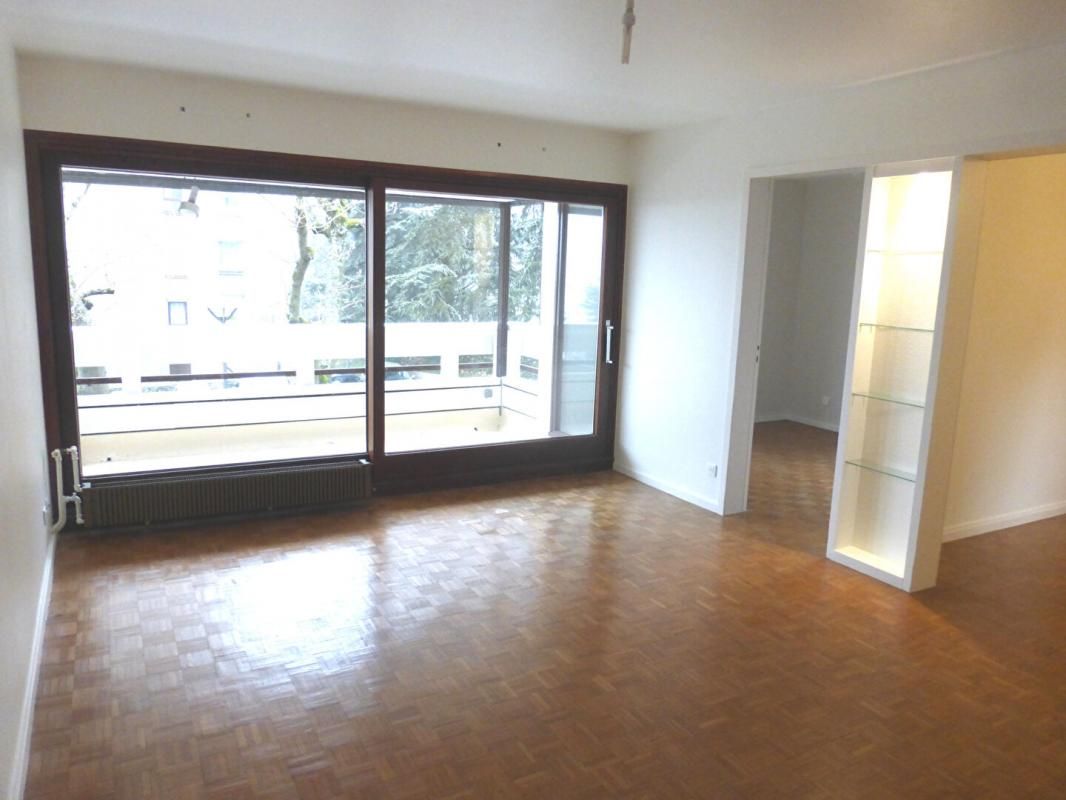 Caluire er Cuire T4 de plus de 94 m2 avec garage et cave
