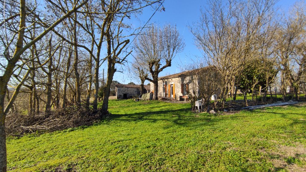 Ancienne ferme avec dépendances - Terrain de 1.2ha - Puits