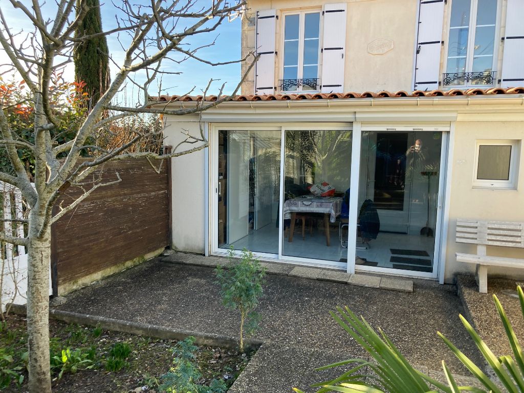 Exclusivité Maison  4 pièce(s) 62 m2 SAINTES rives droite