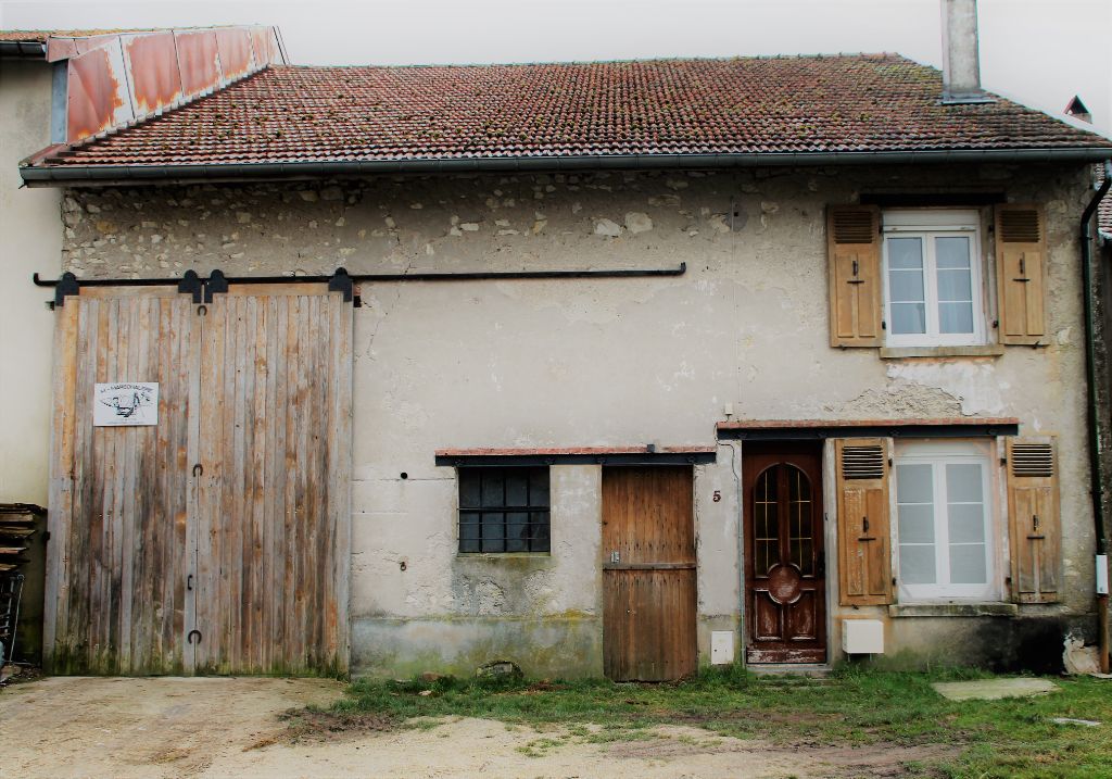 Fermette avec hangar et dépendances