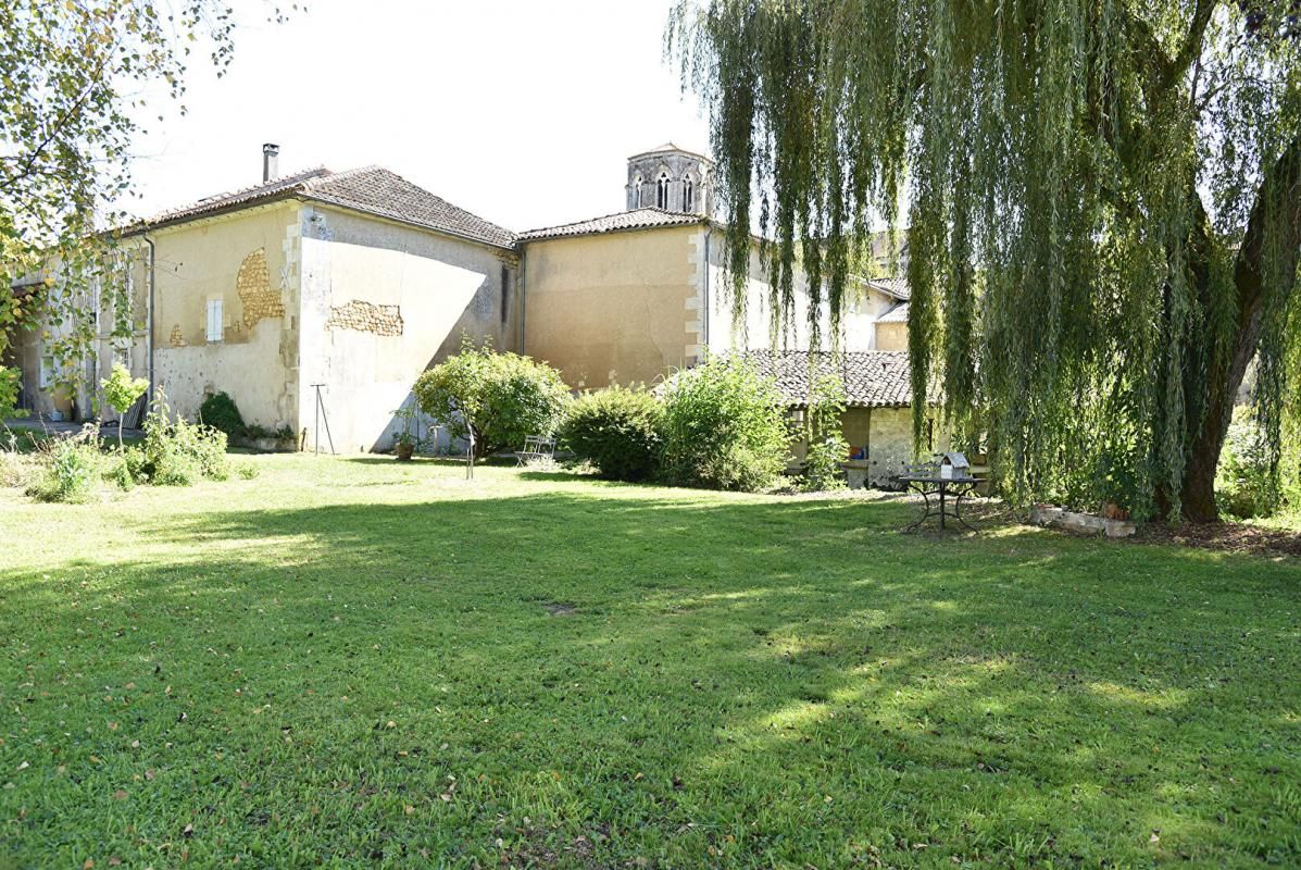 MAISON T5 AVEC ÎLE ET DÉPENDANCES