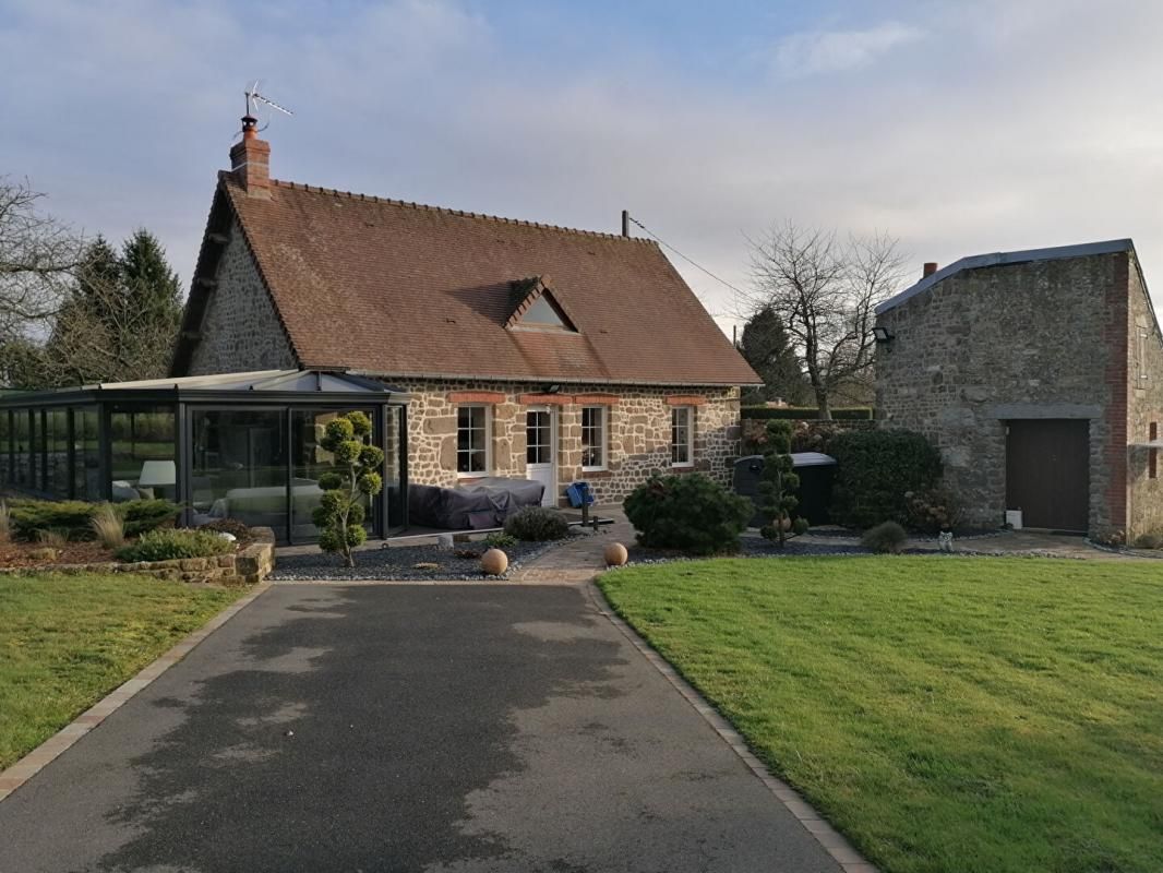 LA SAUVAGERE 61600, MAISON DE PAYS , 4 pièces 100m2 environ PLUS GRANDE VERANDA, 2 grandes chambres, PRIX 239 180, honoraires 3,99% inclus à la charge de l'acquéreur soit 230 000 hors honoraires