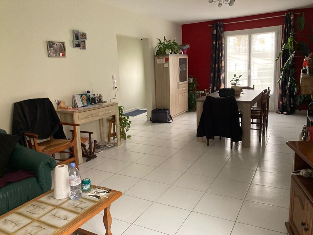 EXCLUSIVITE Maison de plain pied 4 pièces 105 m2 à 6 mn de SAINTES en direction de ST JEAN D'ANGELY