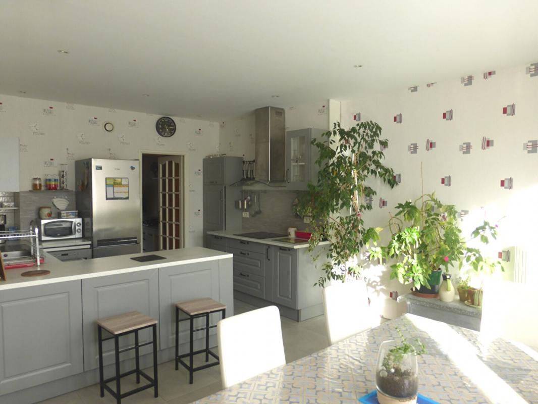 Maison 131 m2 terrain 880 m2