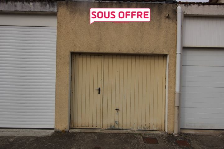 Parking / box Chatellerault 24 m2 ( Garage + Terrain )