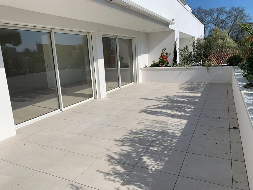 APPARTEMENT PRESTIGE 3 CHAMBRES, TERRASSE, CLIMATISER, ASCENSEUR ET PARKING