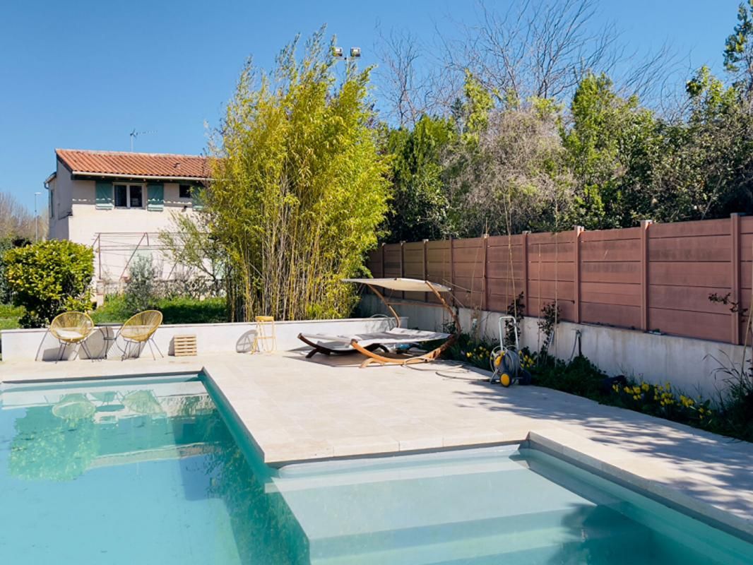 Maison en ville 13100 Aix Sud 7 pièce(s) 103 m2 + annexe 88 M2 Terrain 1200 M2