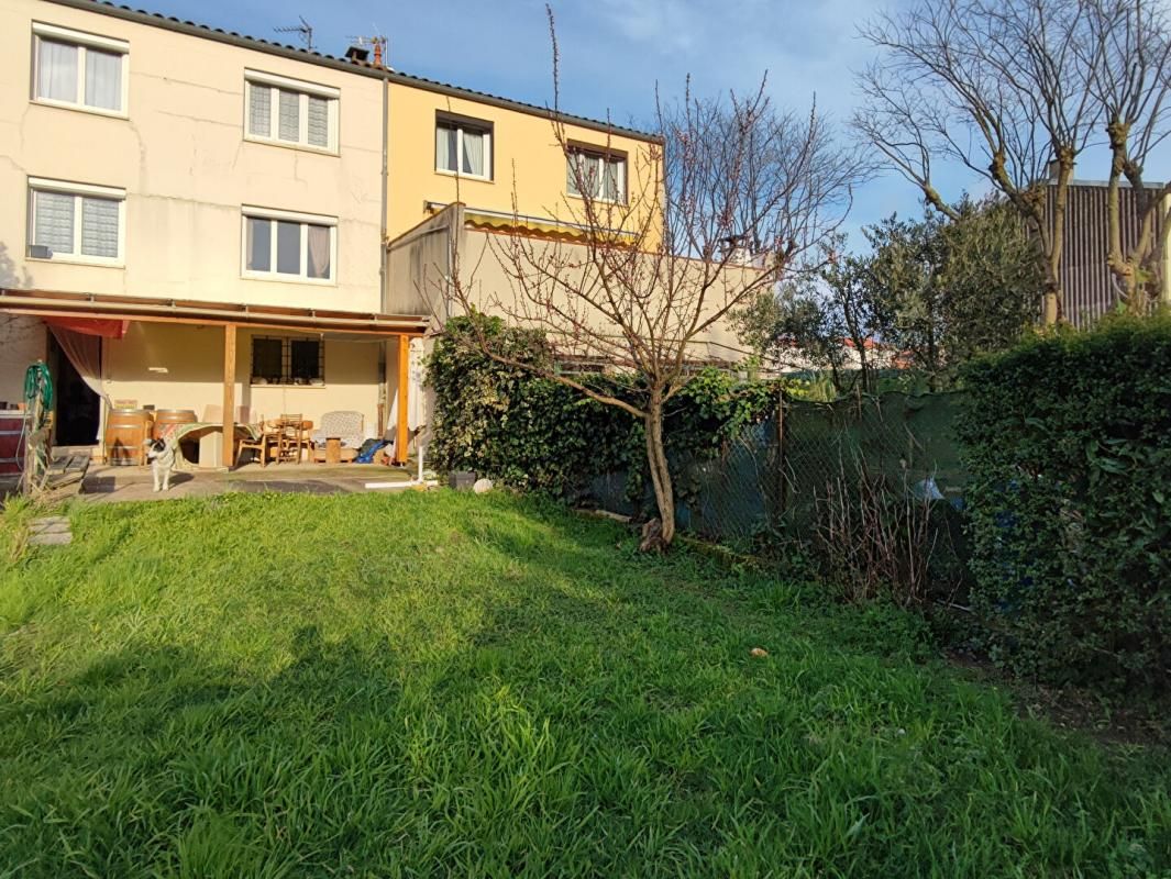 MAISON 100 M2 AVEC 3 CHAMBRES GARAGE ET JARDIN