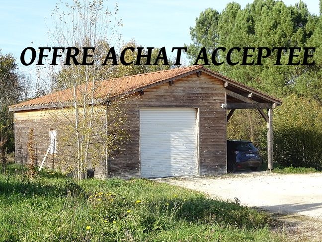 Secteur Montignac: Bâtiment en bois à usage professionnel en zone artisanale rurale. Construit en 2017. Terrain: 1200 m2