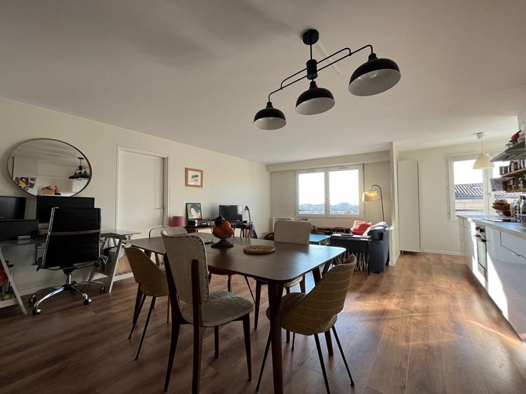 Très bel appartement T2 de 53m² exposé OUEST - BORDEAUX CAPUCINS