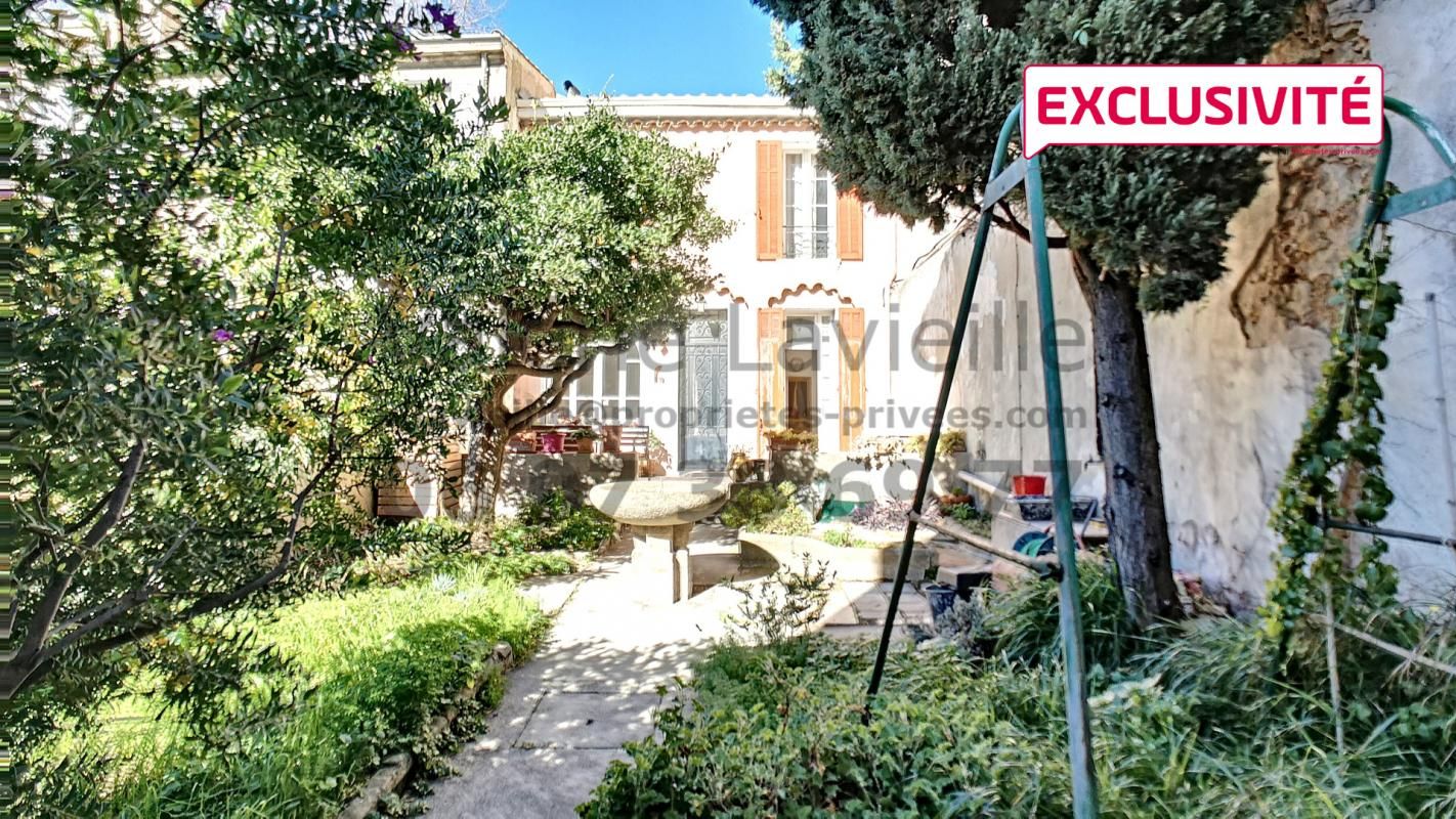 Marseille (13001) LONGCHAMP - Studio entresol donnant au calme sur jardin