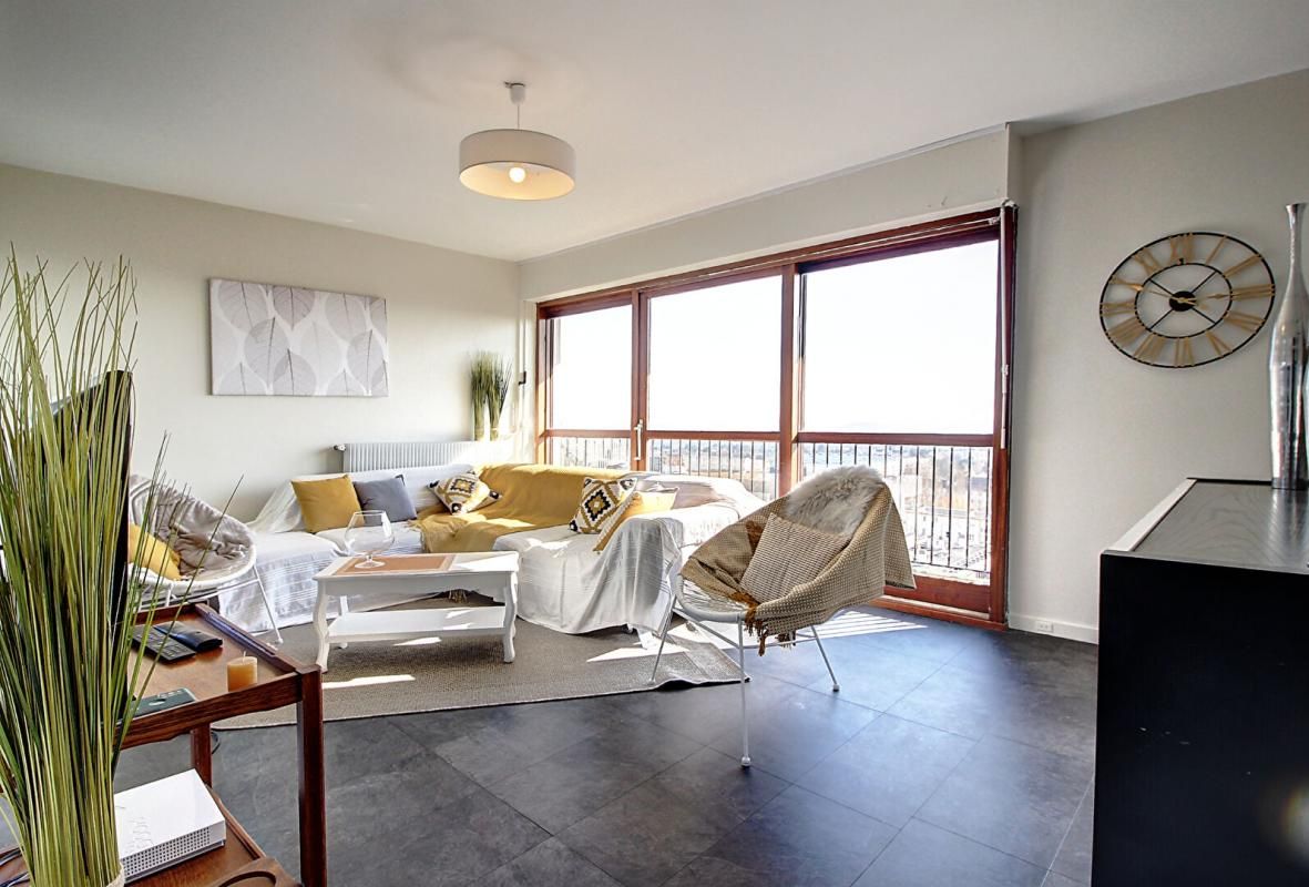 BEAUVAIS  60000 - Appartement 3 chambres rénové avec balcon