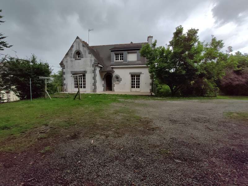 Exclusivité: Maison avec grand jardin proche commodités à Guémené