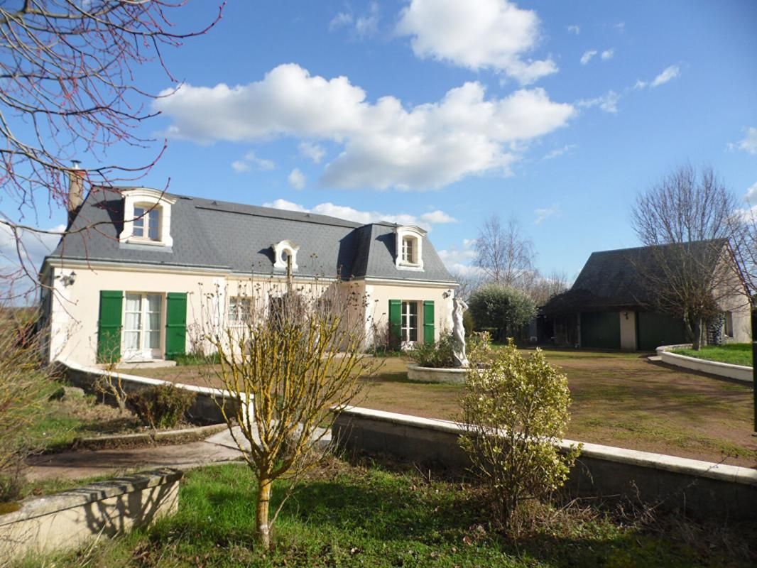 Maison de 4 chambres, garage double et 2 hectares de terrain - 294400