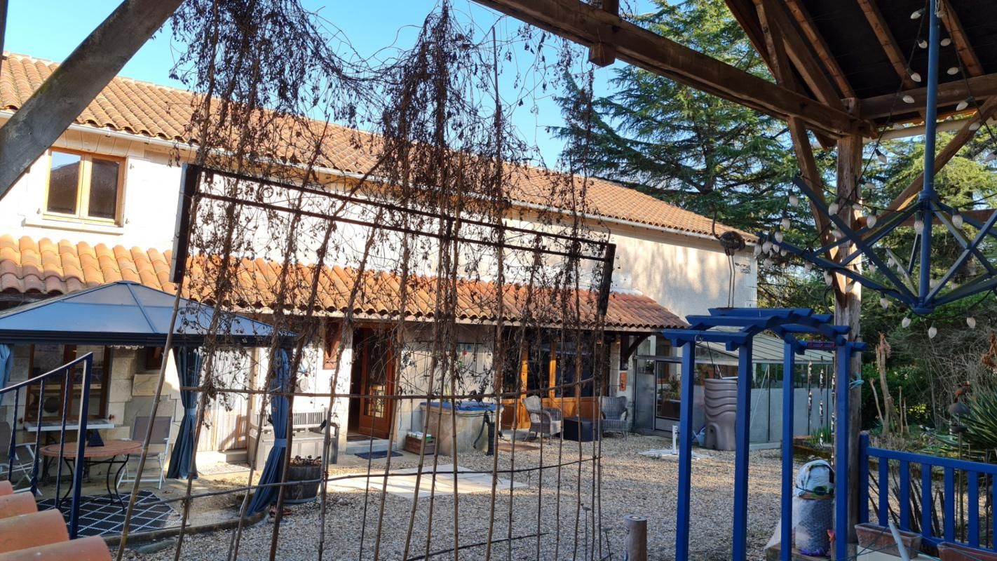 Maison Saint Front De Pradoux 8 pièces 200 m2 et parcelle 1543 m²