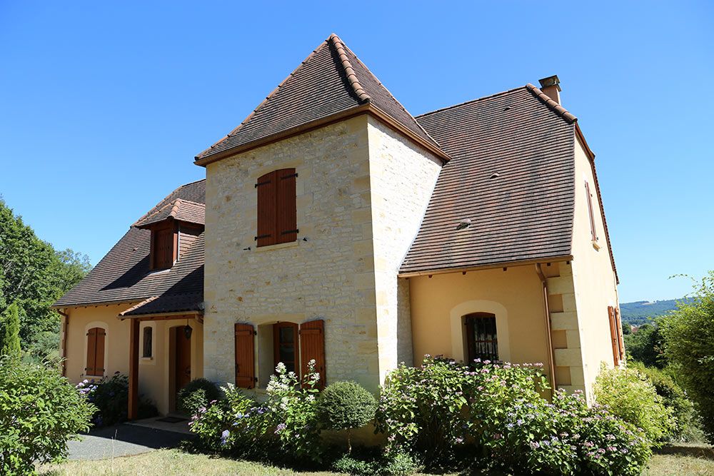 Maison avec piscine et vue sur la campagne