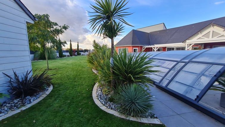 MAISON Contemporaine et maison d'amis PISCINE SAUNA JACUZZI