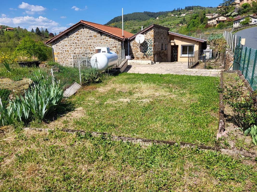 CHAMELET, maison ancienne 130 m2 élevée sur 115m2 d'ateliers