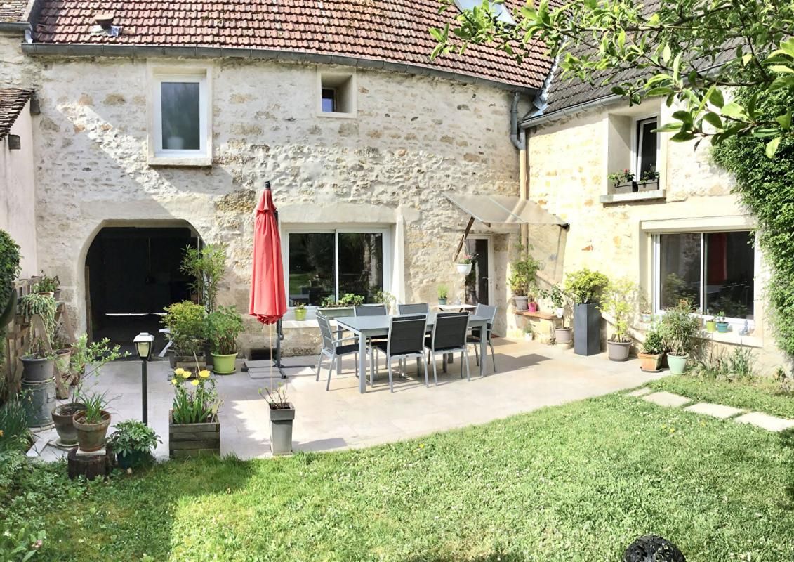 (95450) VIGNY - Maison de village 10 pièces, 6 chambres, 244 m2, très joli jardin