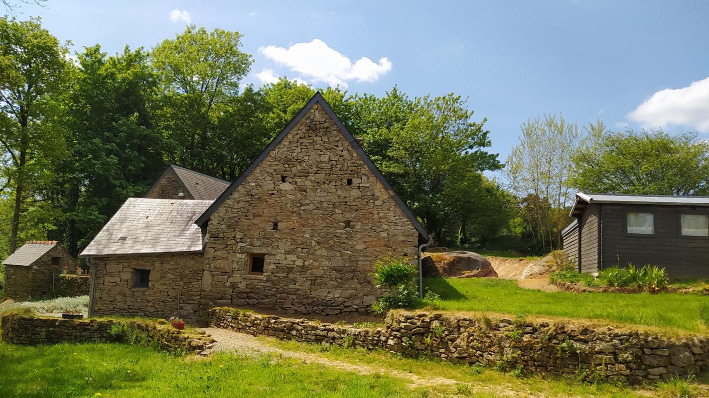 Maison Pittoresque Canihuel sur grand terrain