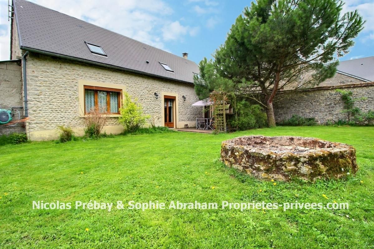 Maison en pierres avec dépendances et terrain clos