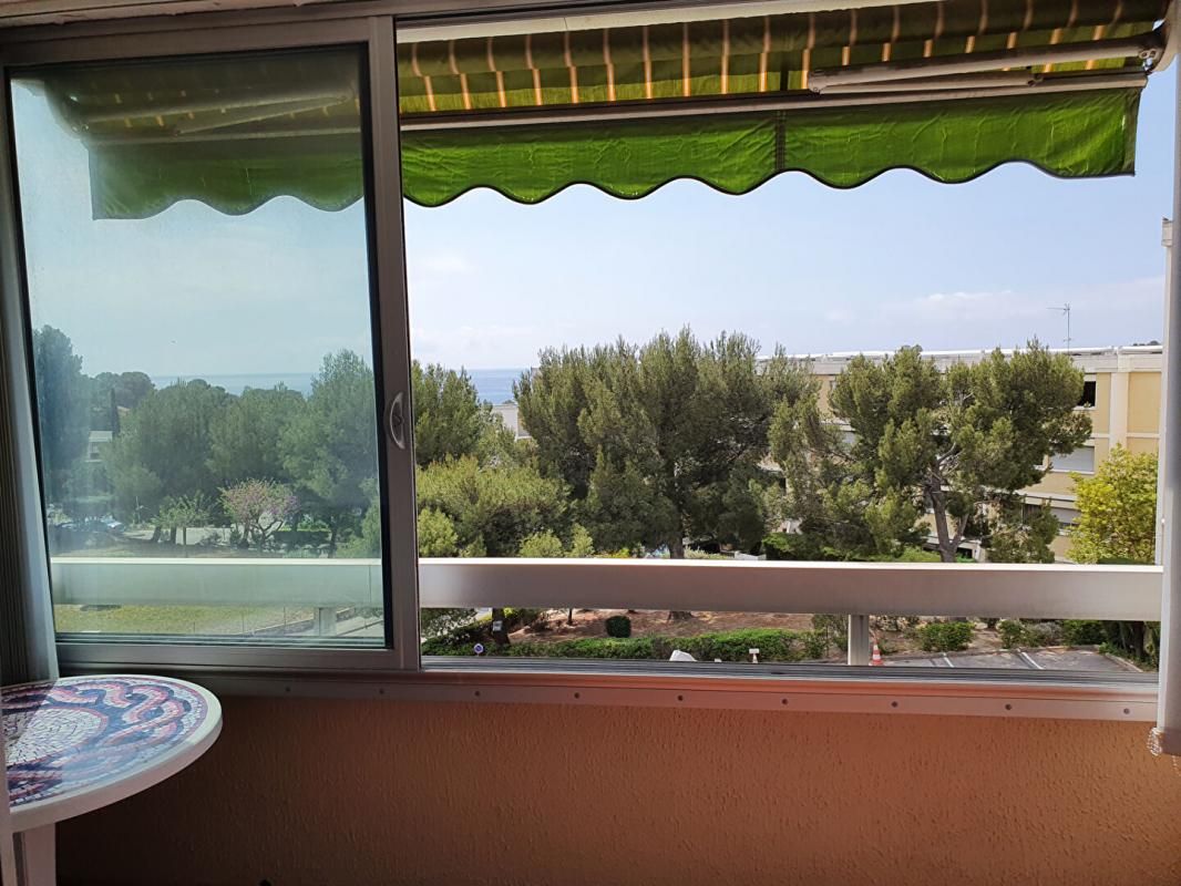 LA CIOTAT APPARTEMENT T3 AVEC TERRASSE