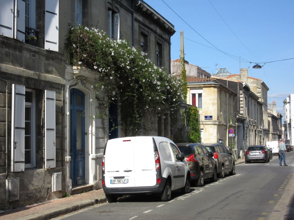 2 Appartements Centre ville de Bordeaux avec jardin, terrasse, parking et caves7 pièces 200 m2