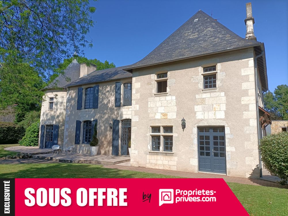 Magnifique manoir de 330 m2 à Chasseneuil du Poitou , 6 chambres, piscine