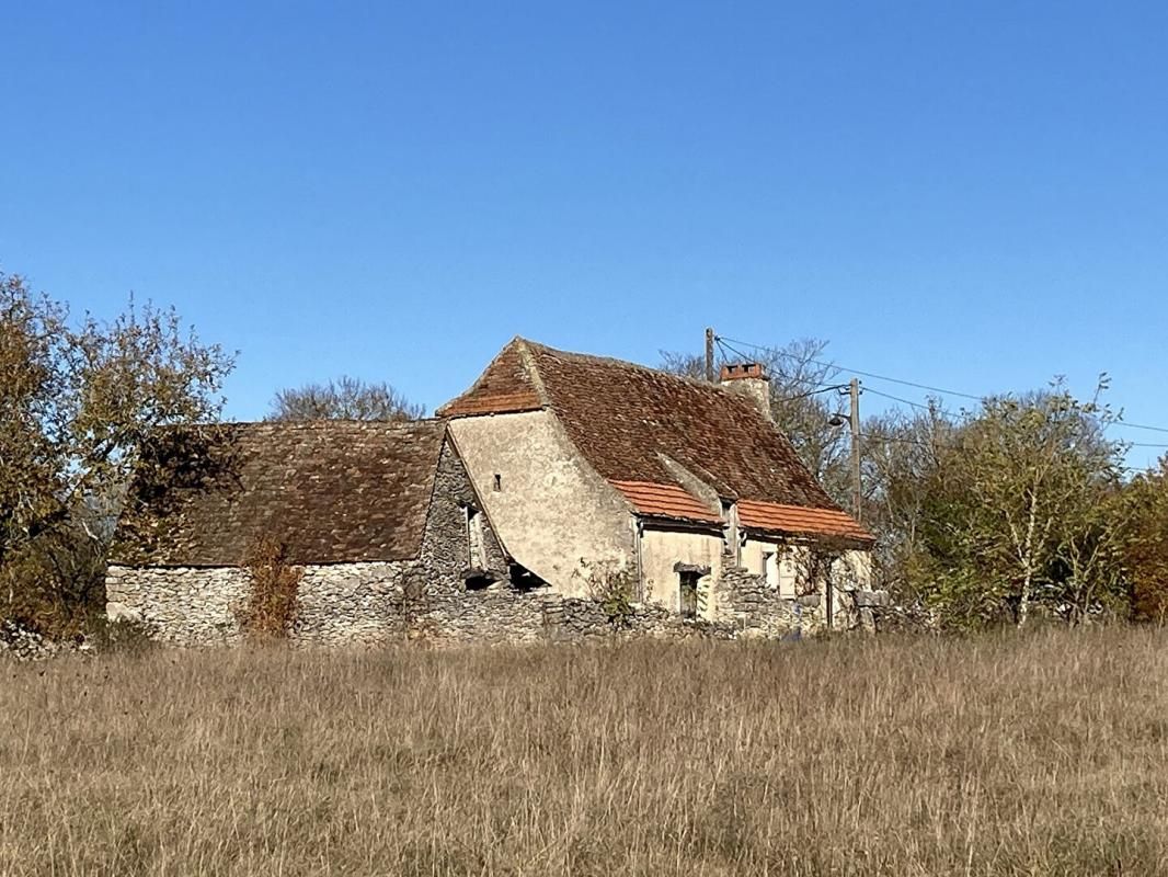 Maison en pierre avec grange et puits fermé sur 900m² de terrain