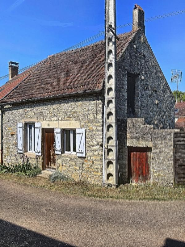 Maison 2 pièces avec grange et jardin