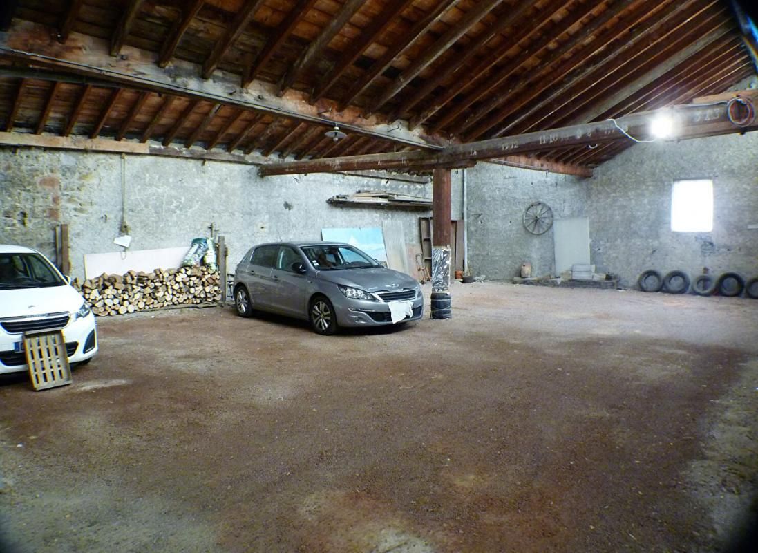 Entrepôt / local industriel / Garage Thizy Les Bourgs 262 m2
