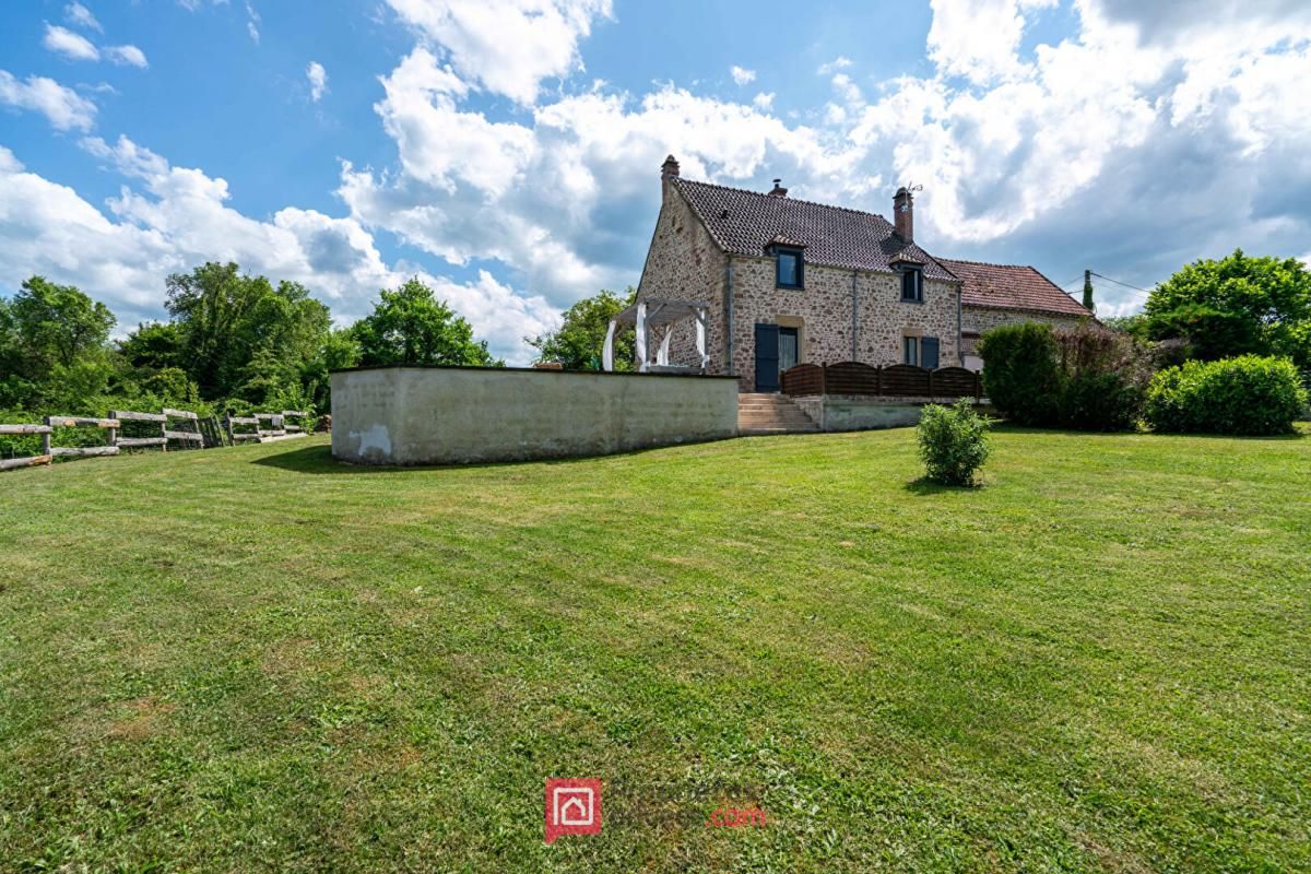 Maison rénovée avec beau jardin proche d'Avallon