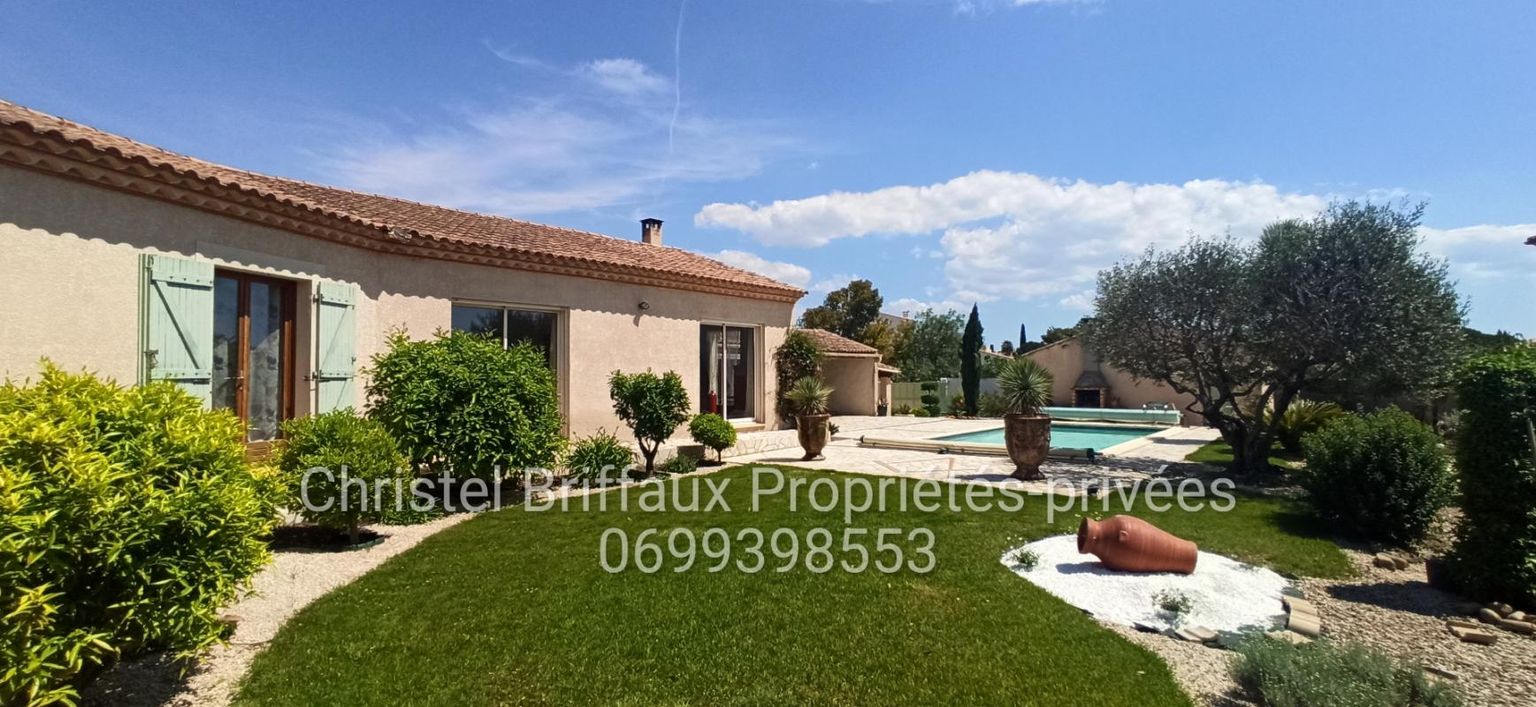 Villa 5 pièce(s) 135 m2 de plain pieds - piscine - 2 garages - 1000 m² de terrain - 475 000