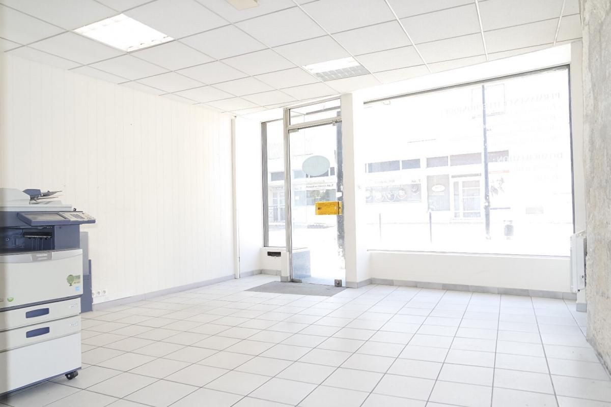 BOURGES CENTRE  -  MURS COMMERCIAUX, BUREAUX  60M²
