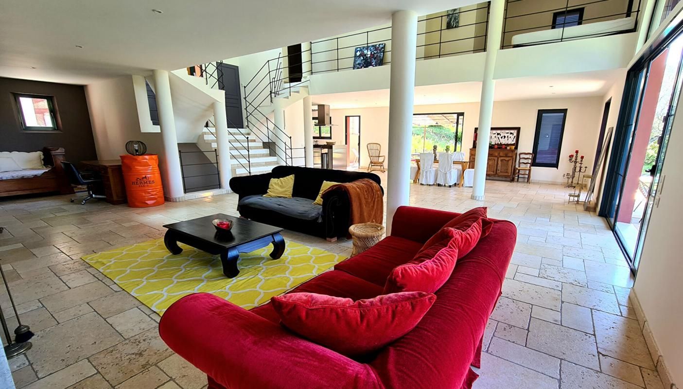 Villa contemporaine 5 pièce(s) 250 m2