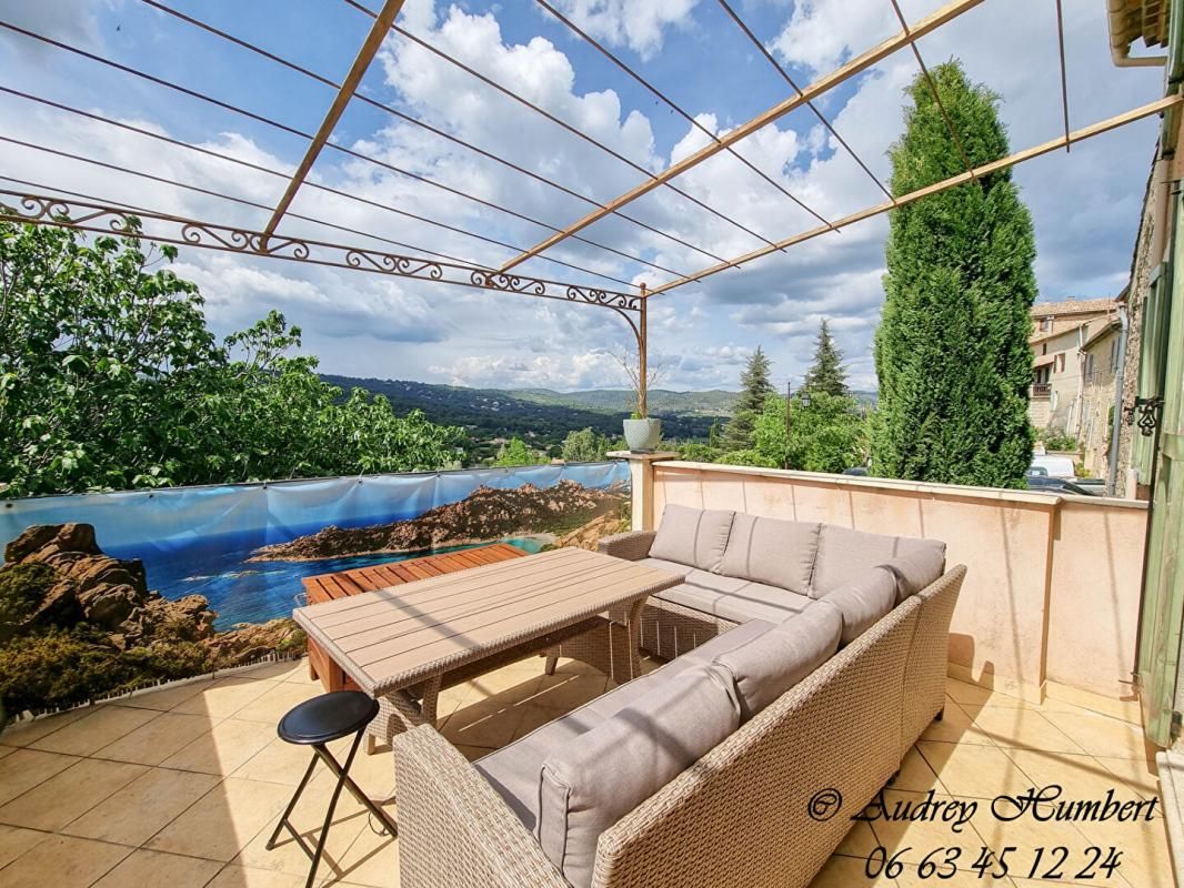 EXCLUSIVITE, A PIERREVERT, superbe MAISON DE VILLAGE au calme,  avec beaux volumes , terrasse et vue