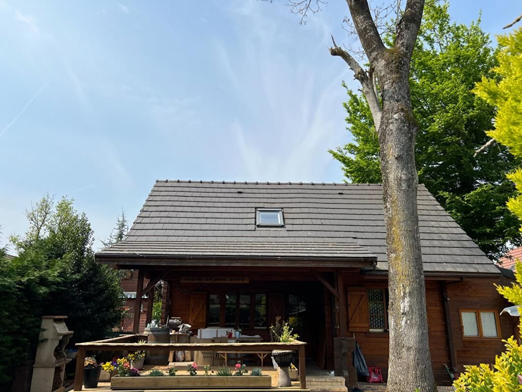 Maison au calme dans cadre verdoyant