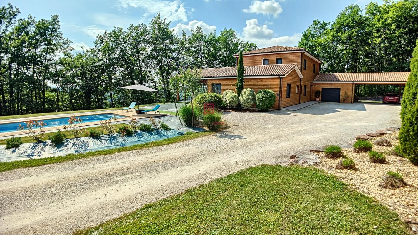 Villa contemporaine avec piscine et vue panoramique