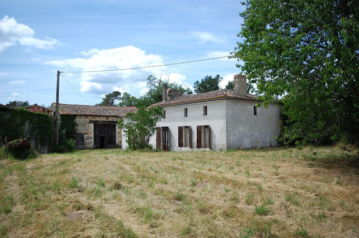 Maison de 72m² avec dépendances et jardin