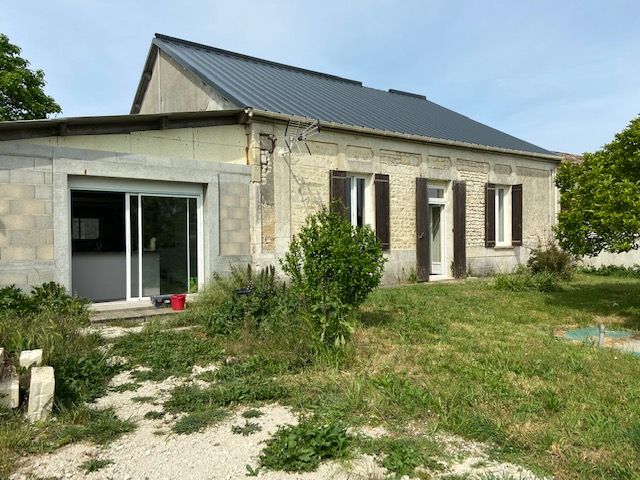 Maison charentaise de 5 pièces 153 m2 à 15 mn de JONZAC et de MONTENDRE