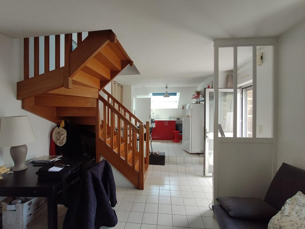Maison 2 pièce(s) en pierre avec cheminée, centre ville, au calme