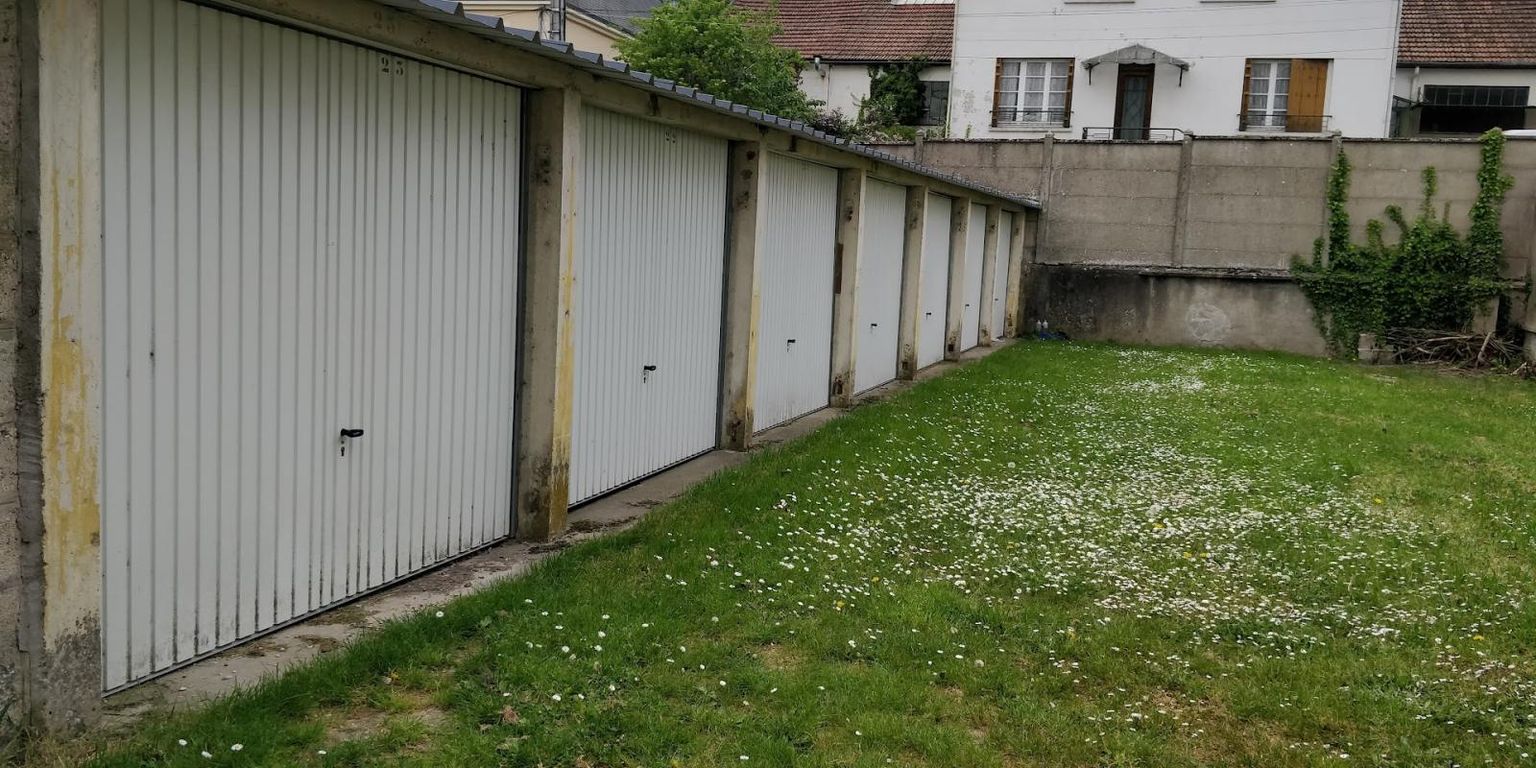 Parking / box Melun 793 m2