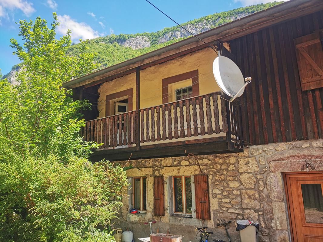 Saint-Jeoire-en-Faucigny  Maison 7 pièces, 171 m2 environ avec terrain arboré non attenant