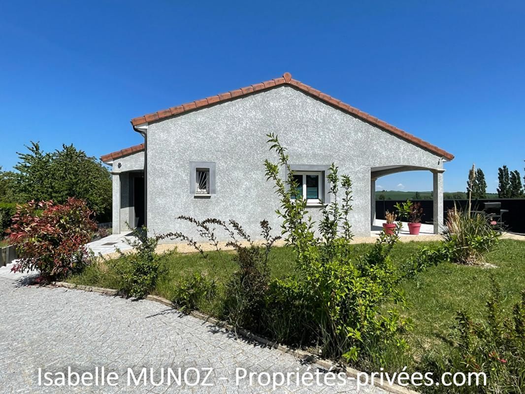 Maison récente F6 au centre de Plauzat avec 200m2 de dépendances